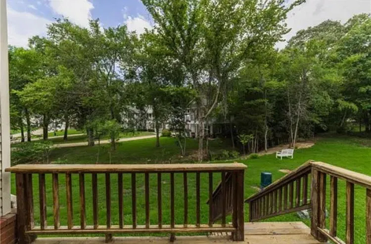 4 bed, 2.5 bath, 2400 sqft, $1,875 — Photo 4