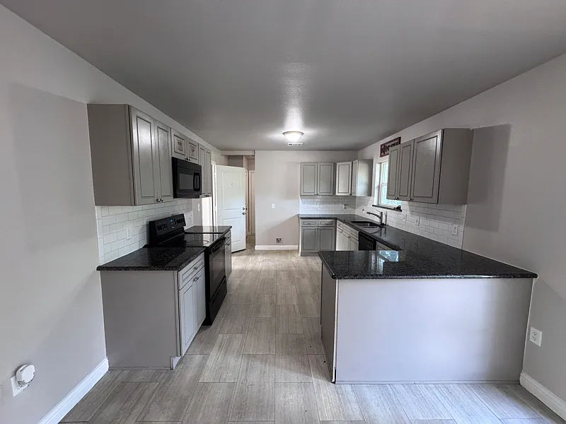 3 bed, 1466 sqft, $2,300 — Photo 4