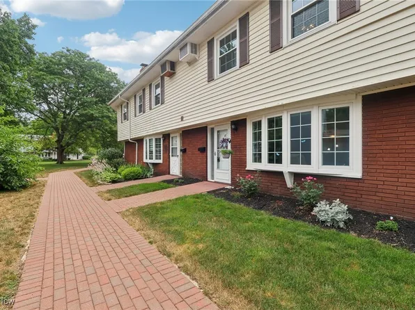 11 Meadowlawn Dr Unit 17, Mentor, OH 44060