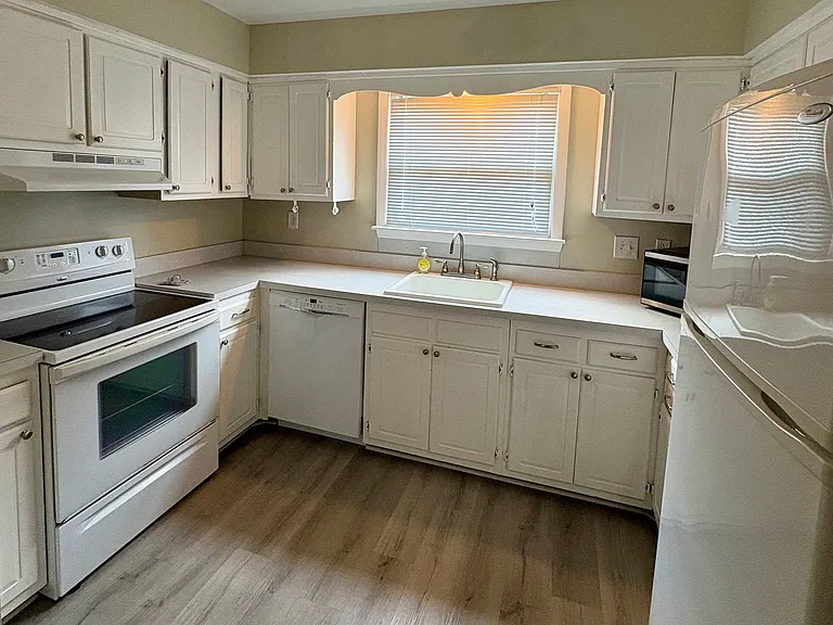 5026 Amboy Ct — Photo 3