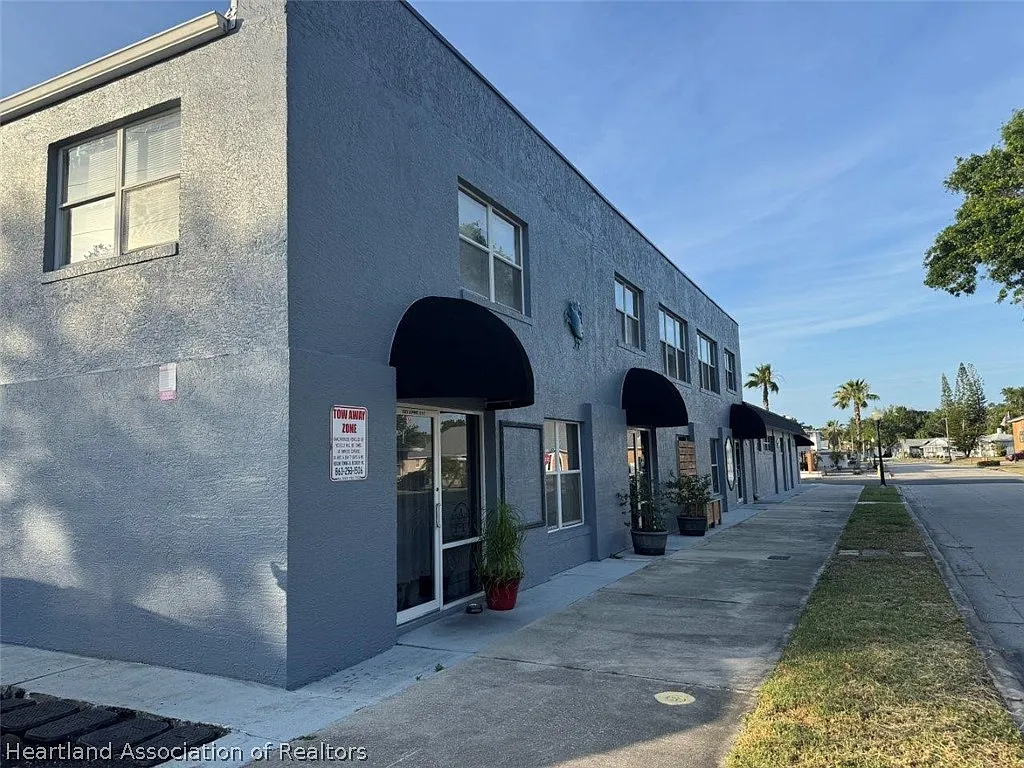 2 bed, 1.0 bath, 800 sqft, $1,050 — Photo 3