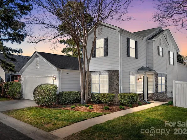 9270 Meadowmont View Dr, Charlotte, NC 28269