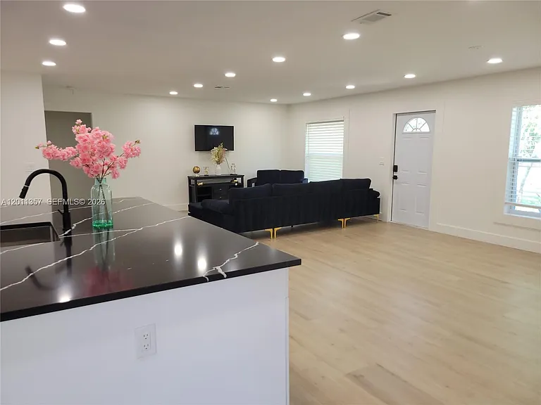 735 Tradewind Dr — Photo 21