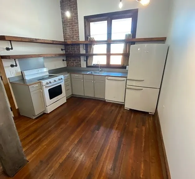 110 W Market St — Photo 5