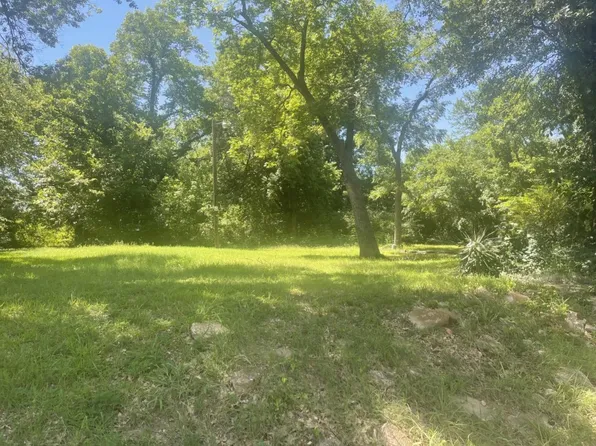 541 6th St NE, Paris, TX 75460