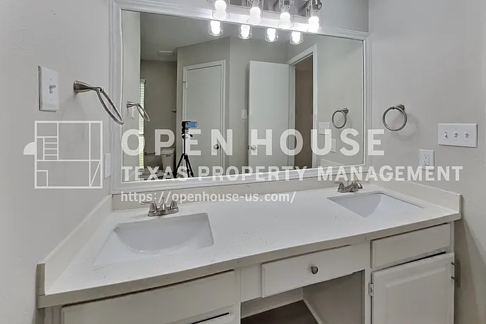2314 Pebbledowne Cir — Photo 14