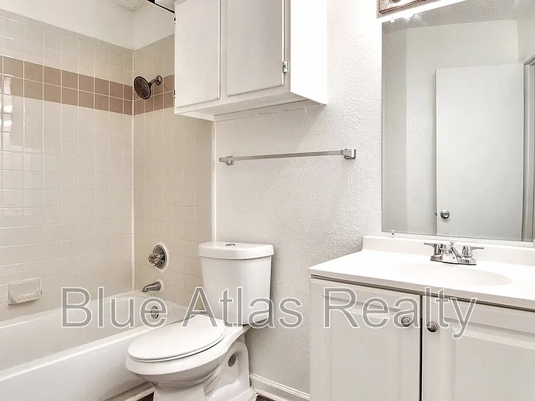 916 Hilltop Dr #C — Photo 11