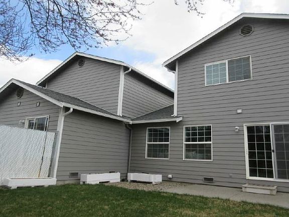 Fenced yards w/sprinklers