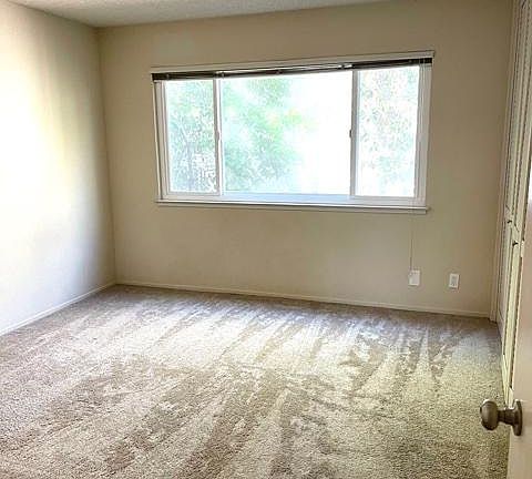 3rd image of 1548 Hudson St APT 203