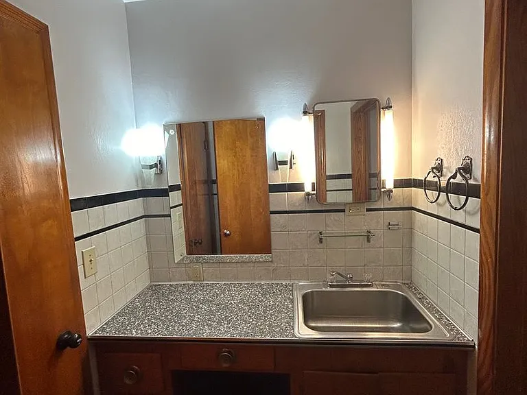 926 E Main St — Photo 7