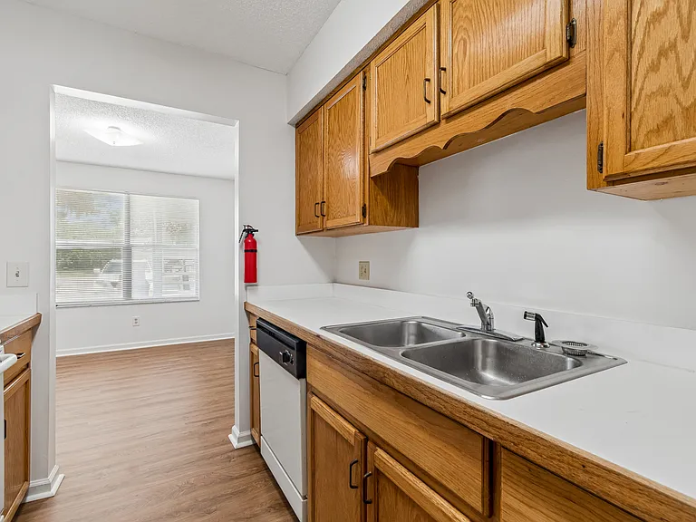 702 Meadowbrook Dr #2 — Photo 6