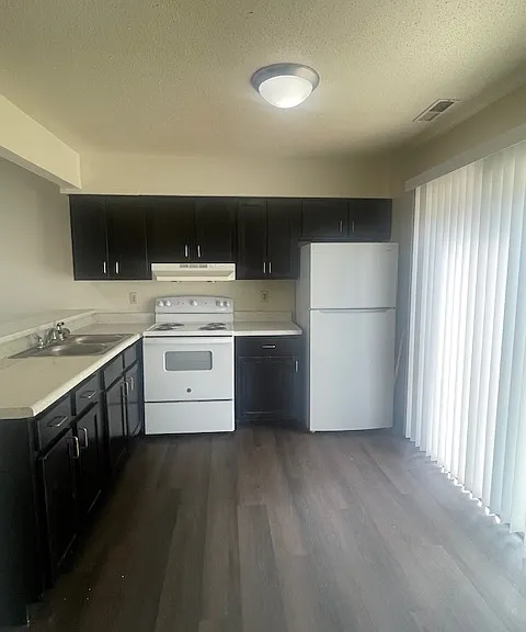 Willow Springs Apartments — Photo 32