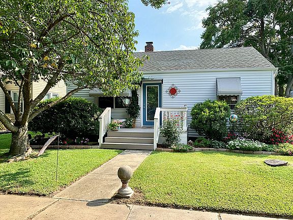 3rd image of 115 E Randall Ave