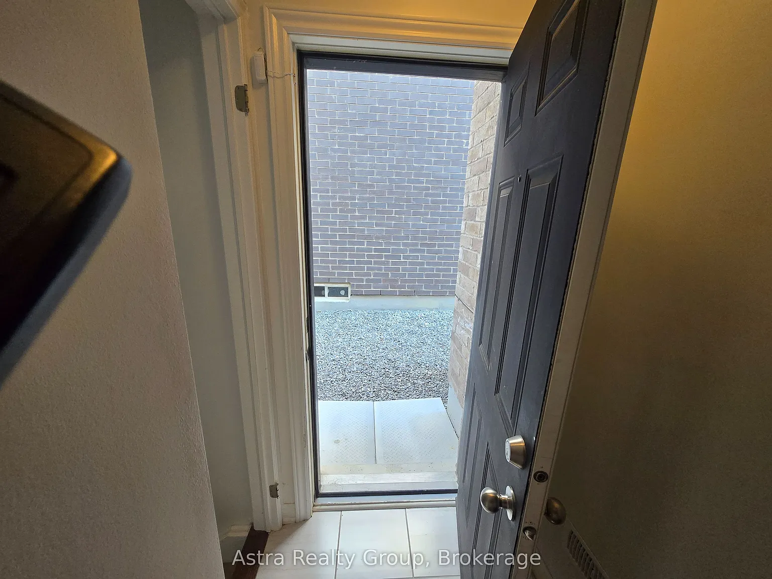 2 bed, $2,000 — Photo 2