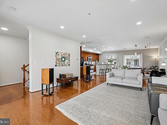 5th image of 8045 Crescent Park Dr #198
