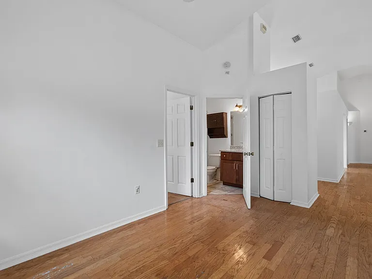 2324 NW 40th Pl — Photo 20