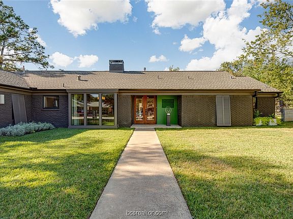 3rd image of 1108 Skrivanek Dr
