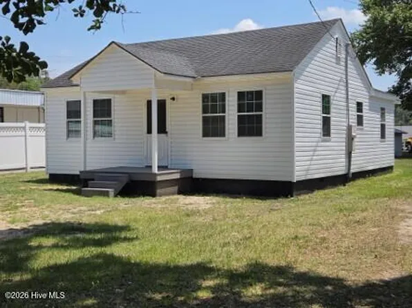 213 Oak St, Snow Hill, NC 28580