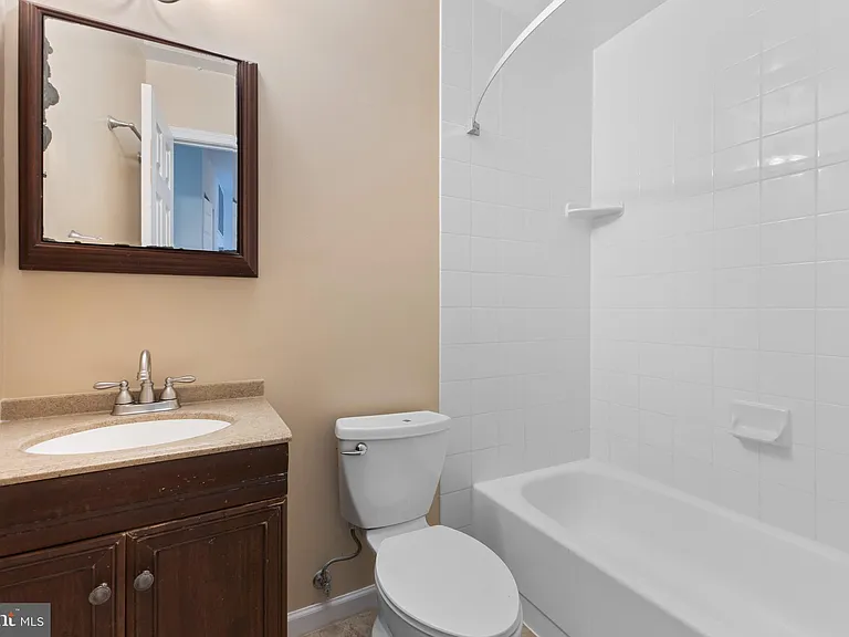 2813 Cambridge Dr — Photo 25