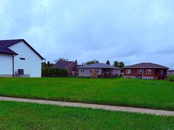 4216 Shocker Rd, Cedar Falls, IA 50613