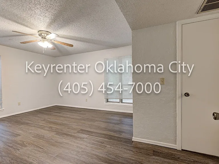 6550 N Meridian Ave Townhouse — Photo 17