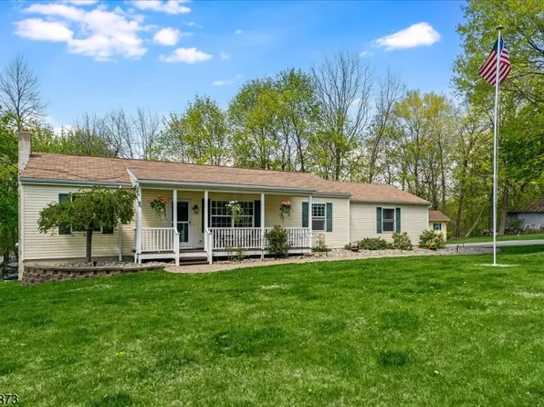 5 Oak St, Newton Town, NJ 07860