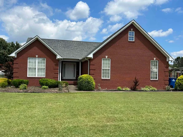 210 Crawford Dr, Martin, TN 38237