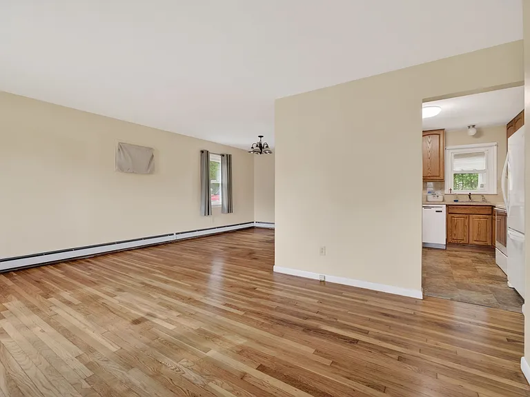 121 Cherry Hill Rd — Photo 14