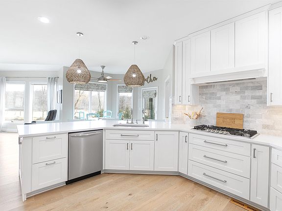 5th image of 51286 Stratford Dr