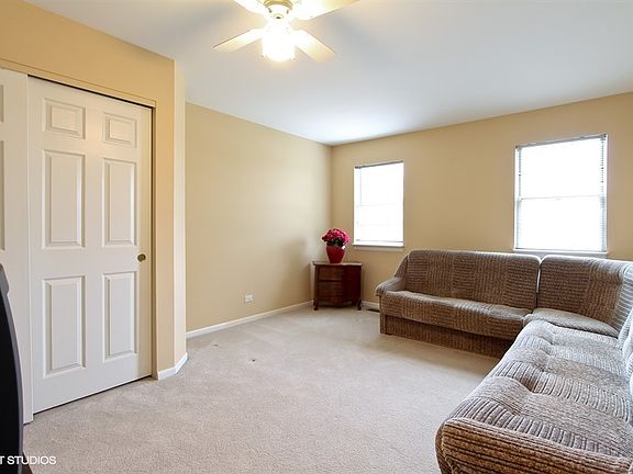4th image of 283 Woodstone Cir