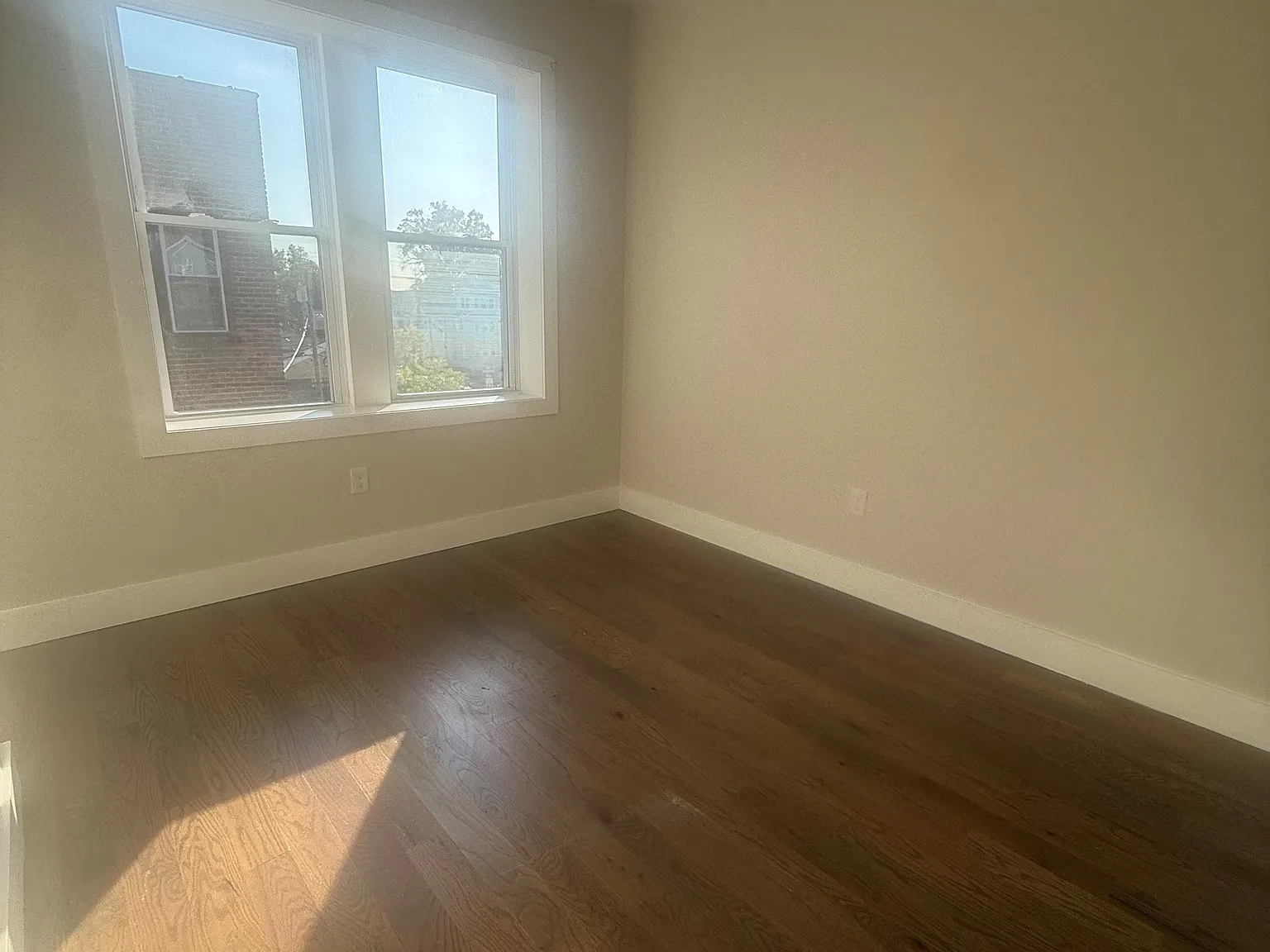 3 bed, 1200 sqft, $2,050 — Photo 4