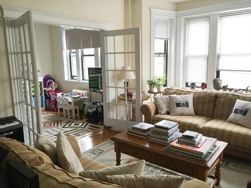 4 bed, 2100 sqft, $5,000 — Photo 3