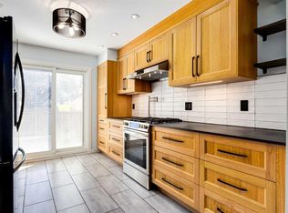 17 NW Sunvale Cres SE, Calgary, AB T2X2T1