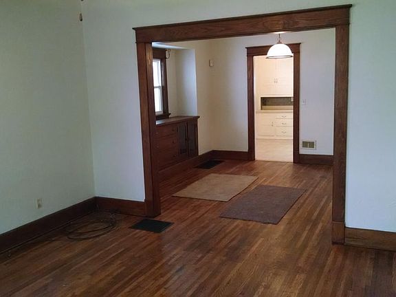 3rd image of 324 Valleywood Dr