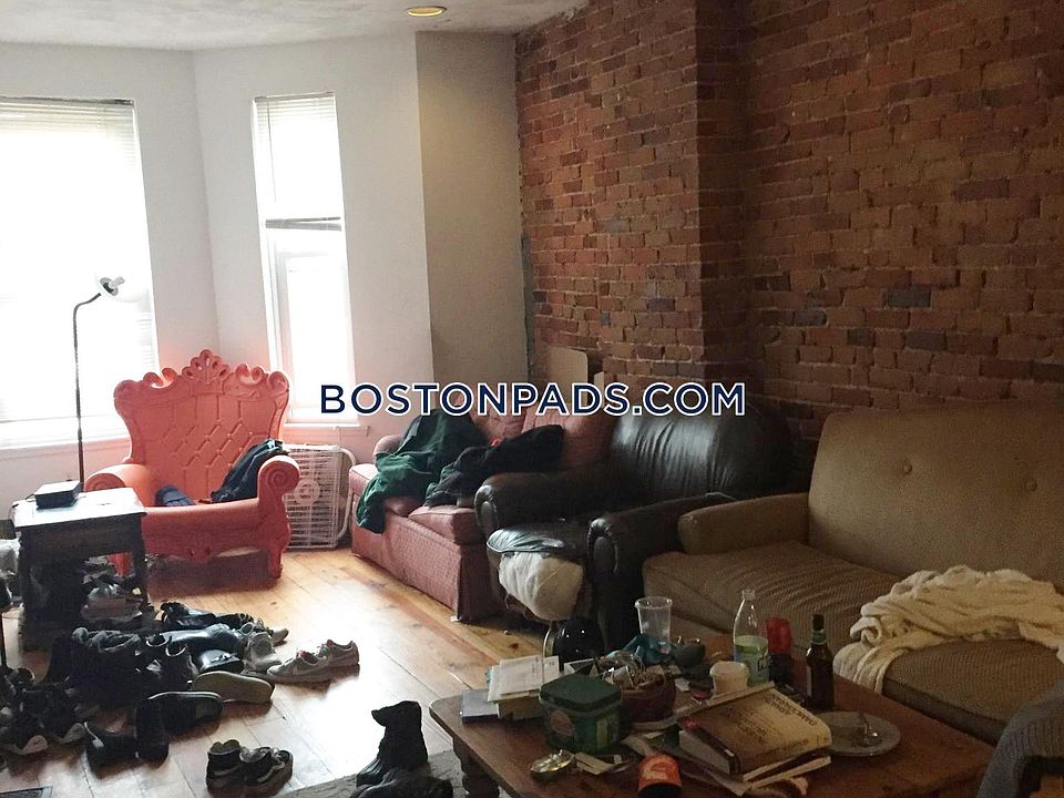 2nd image of 216 Hemenway St #U1a