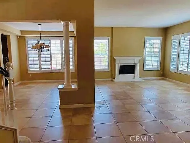 5 bed, 4.5 bath, 4053 sqft, $3,800 — Photo 2