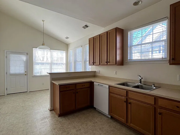 3933 Runey Dr — Photo 9