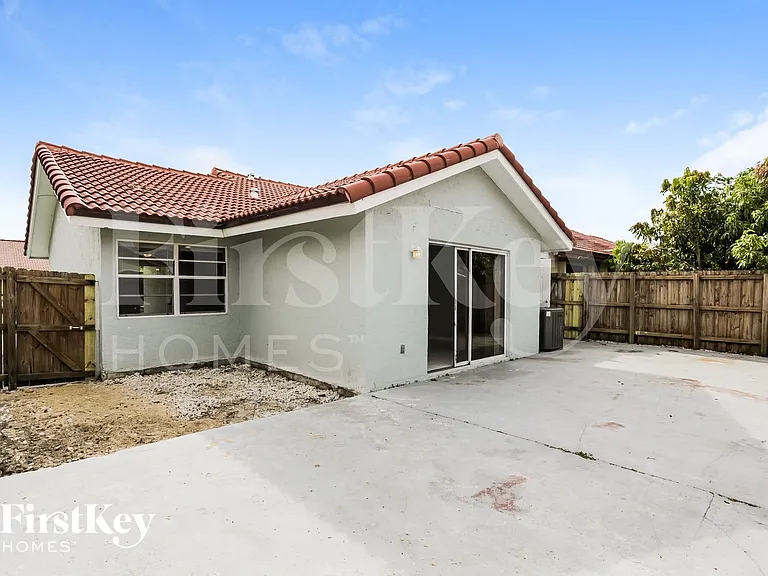 4610 SW 143rd Ct W — Photo 15