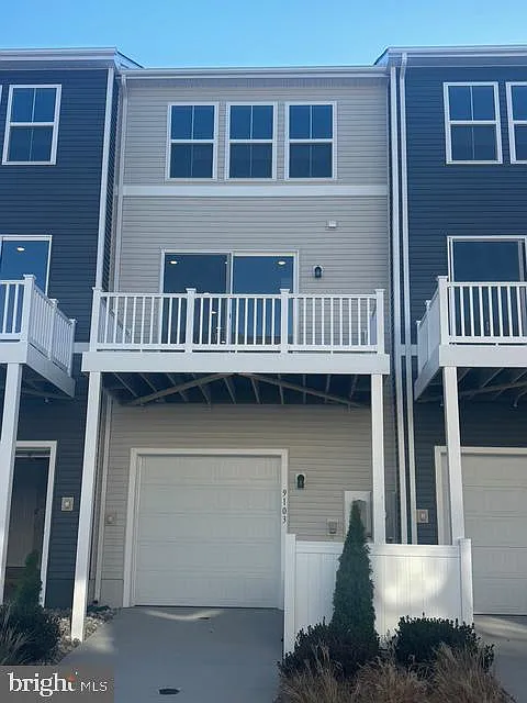 3 bed, 3.5 bath, 1665 sqft, $2,695 — Photo 2