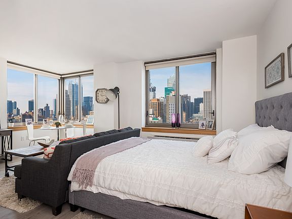 2nd image of 35 W 33rd St APT 24B