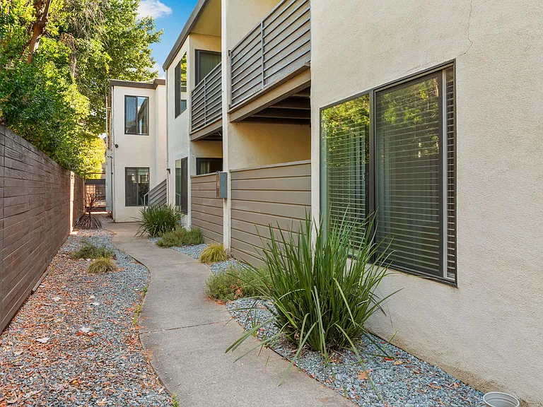 2524 T St #16 — Photo 3