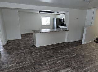 523 N Arch St APT 1, Aberdeen, SD 57401