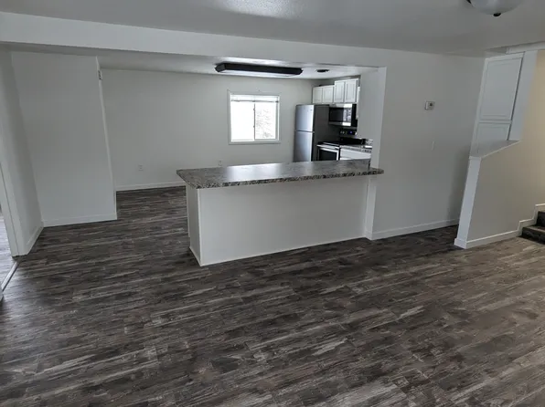 523 N Arch St APT 1, Aberdeen, SD 57401