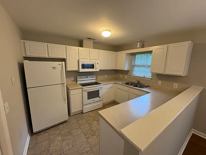3 bed, 2.0 bath, 1548 sqft, $1,475 — Photo 4