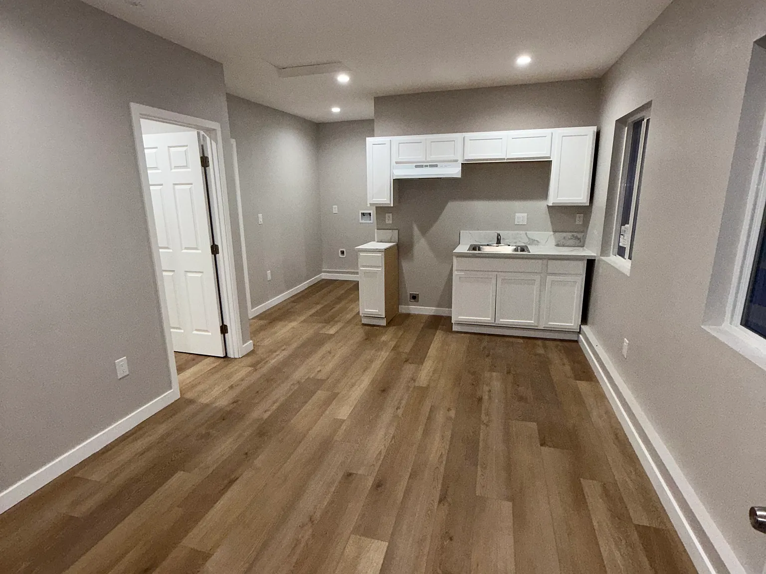 2 bed, 700 sqft, $2,200 — Photo 4