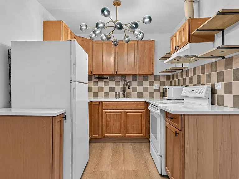 450 Perrie Dr #101 — Photo 4