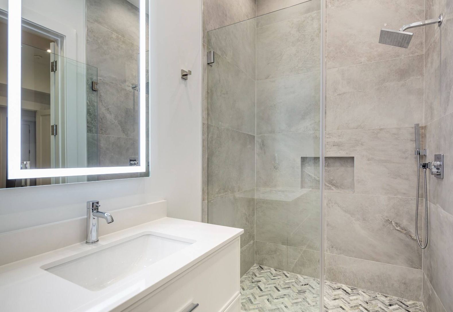  Ensuite Full Bath
