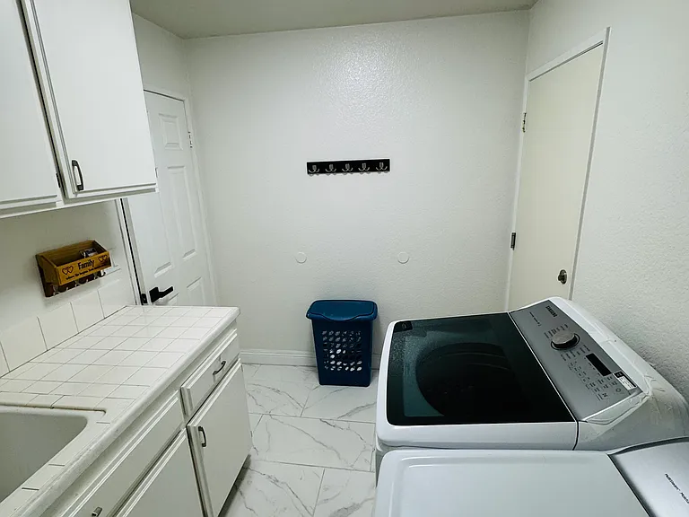 13661 Kings Canyon Ct #1 — Photo 10