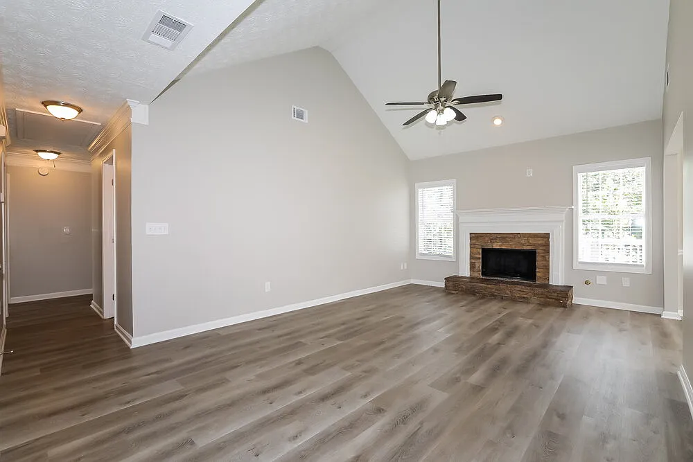 4 bed, 3.0 bath, 2407 sqft, $2,130 — Photo 4