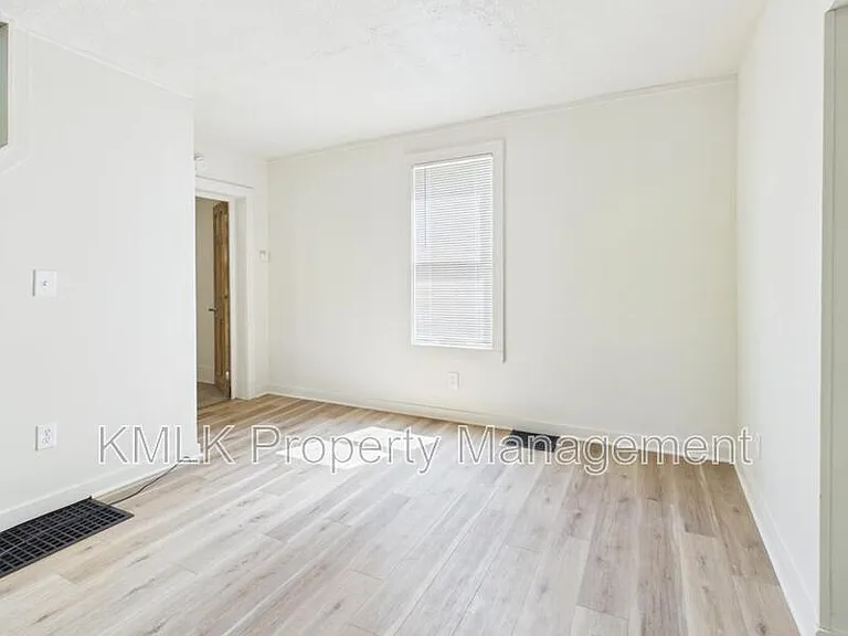 534 Gage St — Photo 12